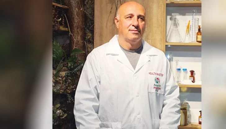 Марин Минчев стопява болежките чрез дарбата си да лекува с енергия Марин Минчев стопява болежките чрез дарбата си да лекува с енергия