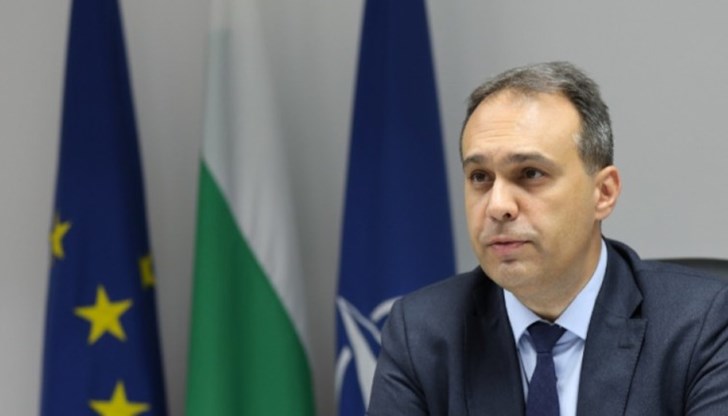 Имаме подписан меморандум между "Терем" и украинска фирма, фирмите работят, подчерта министърът на отбраната