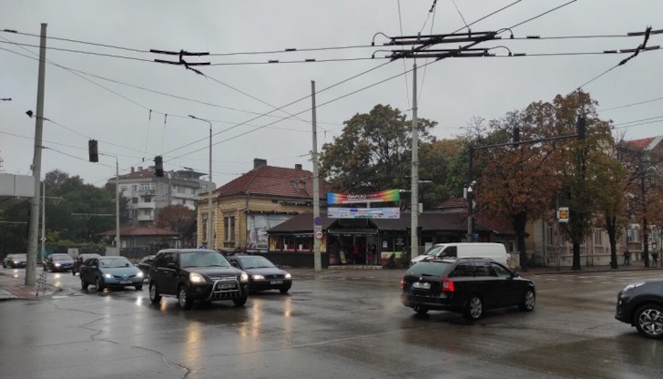 Общинските служители са се справили с последствията от бурята, сред които и повредени светофари, става ясно от отчета на общината