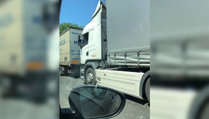 Към момента движението е натоварено Към момента движението е натоварено