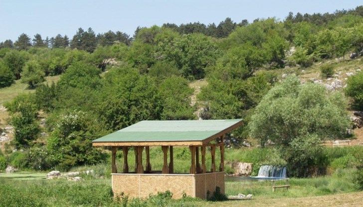 Предложението за обявяване на природната забележителност е на Асоциацията на парковете в България