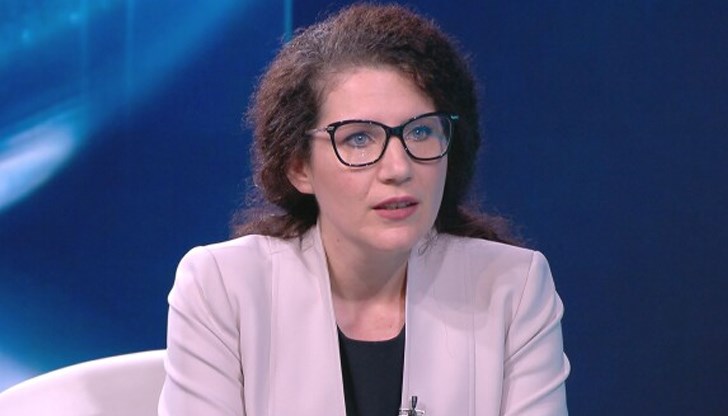 По думите й не е грешка, че бежанци са били в началото настанени в хотели