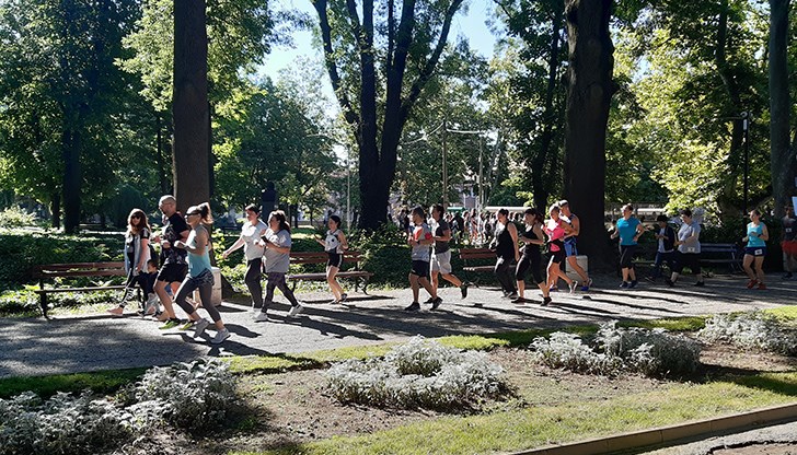 На 19 юни в Парка на младежта 214 русенци пробягаха общо 4200 обиколки на благотворителния маратон "Чрез спорт към знание"