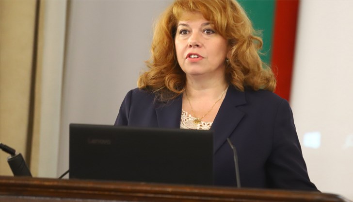 В българската политика едната ръка не знае какво прави другата