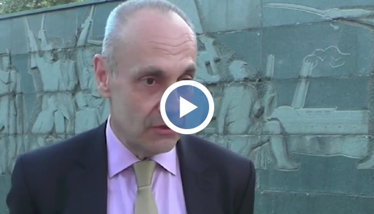 "Ще се сравнява с материал от костите на брат му Кирил, чийто гроб е наш, семеен гроб в София", заяви Боян Ботьов