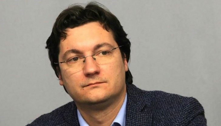 Предложението той направи в остро критично изказване пред червения пленум, на който по-рано министрите на БСП се отчетоха за дейността си през шестте месеца на власт