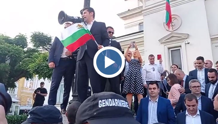 Демонстрантите скандираха “Никола!” и “Тошко, ела!”