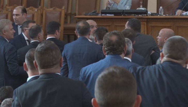 В крайна сметка страстите се успокоиха и актуализацията на бюджета на НЗОК беше приета на първо четене В крайна сметка страстите се успокоиха и актуализацията на бюджета на НЗОК беше приета на първо четене