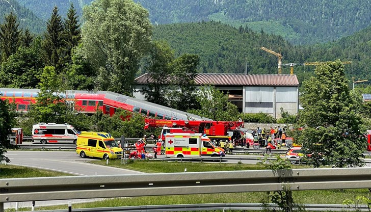 Няколко вагона са се преобърнали Няколко вагона са се преобърнали