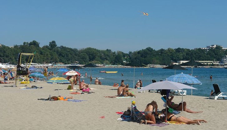 Вече трети ден бежанците са оставени без топла храна и са принудени да купуват хляб и колбаси за децата си