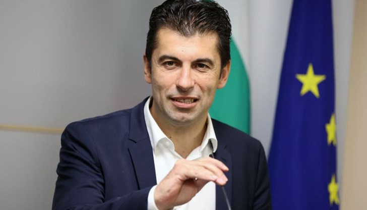 Той най-безотговорно решава да хвърля риск върху това правителство само заради личното си его, каза Петков