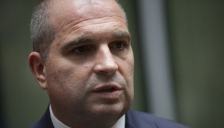 Министърът на регионалното развитие и благоустройството Гроздан Караджов, който е от квотата на "Има такъв народ", съобщи на пресконференция, че още вчера е подал оставка