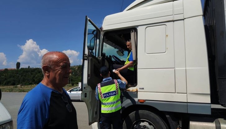 Засилени проверки на товарни автомобили и микробуси
