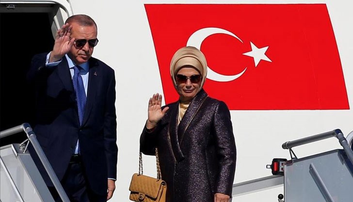 Турският държавен глава отбеляза, че Венецуела е била сред първите страни, оказали подкрепа на Турция след опита за преврат на 15 юли 2016 г. Турският държавен глава отбеляза, че Венецуела е била сред първите страни, оказали подкрепа на Турция след опита за преврат на 15 юли 2016 г.