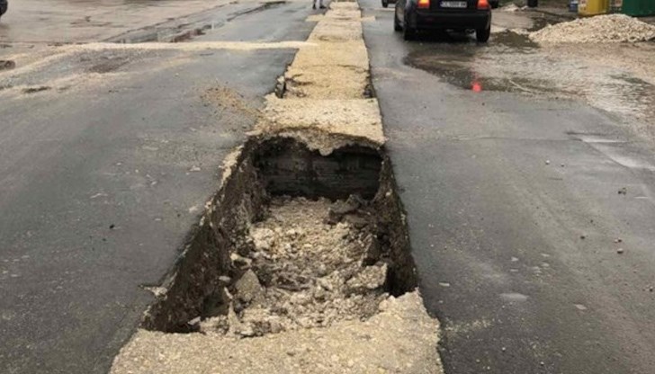 Хора от селото са сигнализирали полицията и 112, но към момента няма реакция