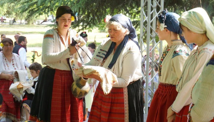 Изпълнителите получават грамота и парична премия от 1000 лева