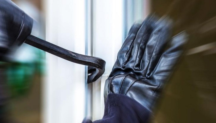 Служители на Първо РУ са заловили извършител на взломна кражба