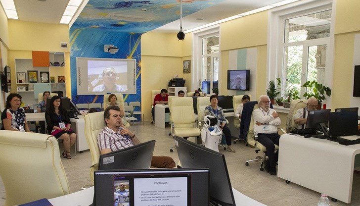 В конференцията участваха и ученици, които вече имат определени постижения в областта на компютинга