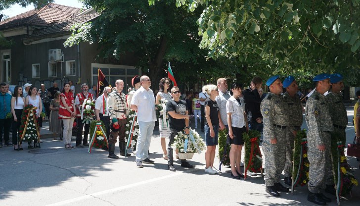 Поднесоха цветя в памет на загиналите за свободата на България