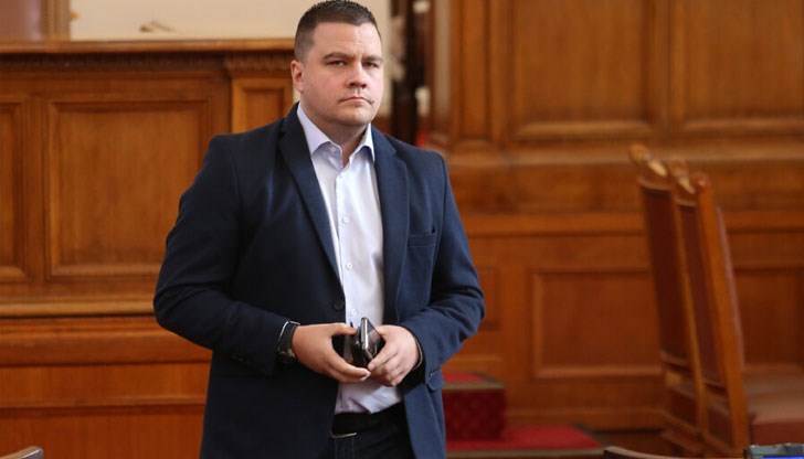 Той се опитва да си осигури кворум с конкретни оферти към БСП, заяви депутатът Той се опитва да си осигури кворум с конкретни оферти към БСП, заяви депутатът