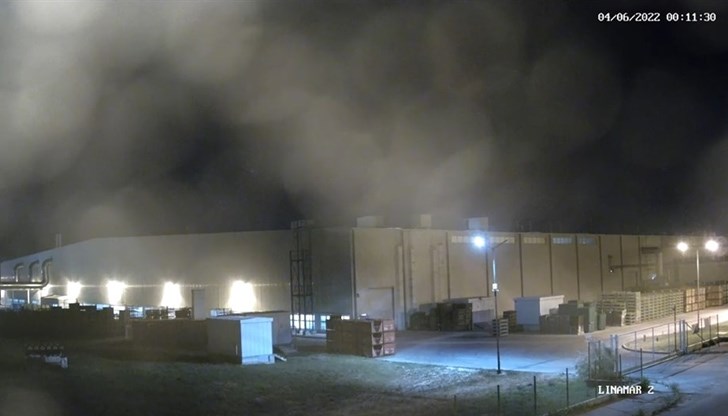 Камери засякоха ново изпускане на дим от „Монтюпе“