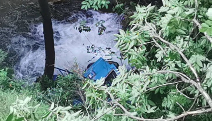 Водачът е бил контактен при идването на екипите на Спешна помощ