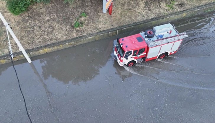 Над 300 сигнала и 12 евакуирани след силния порой в Русе Над 300 сигнала и 12 евакуирани след силния порой в Русе