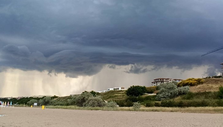 Сутрин ще е предимно слънчево, след обяд ще се развива купеста и купесто-дъждовна облачност Сутрин ще е предимно слънчево, след обяд ще се развива купеста и купесто-дъждовна облачност