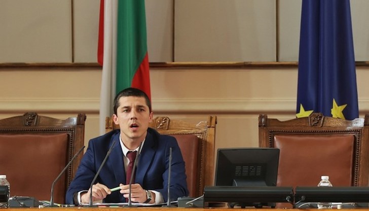 Регистрираните в зала депутати бяха 110. Отсъстващи бяха ГЕРБ-СДС, ДПС, "Има такъв народ" и "Възраждане" Регистрираните в зала депутати бяха 110. Отсъстващи бяха ГЕРБ-СДС, ДПС, "Има такъв народ" и "Възраждане"