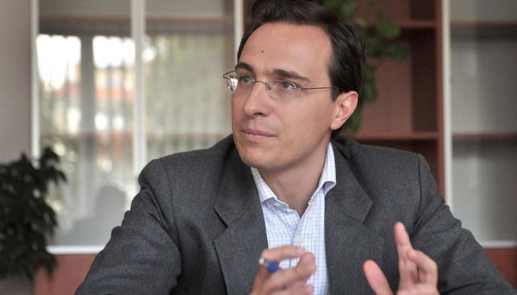 Фирмата на Евгени Ангелов разпределя милиони левове