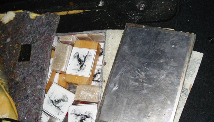 Дрогата е била укрита в два тайника на лек автомобил