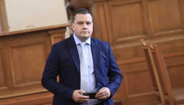 "Министър-председателят продължава да звъни, да се моли, да предлага, да заплашва", каза Балабанов