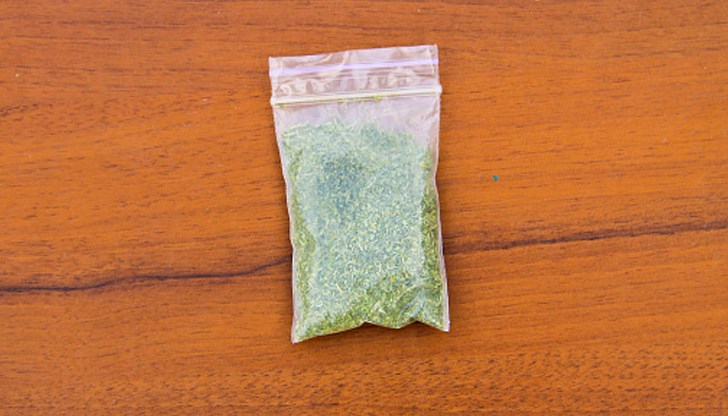 Младият мъж е криминално проявен и задържан за срок до 24 часа