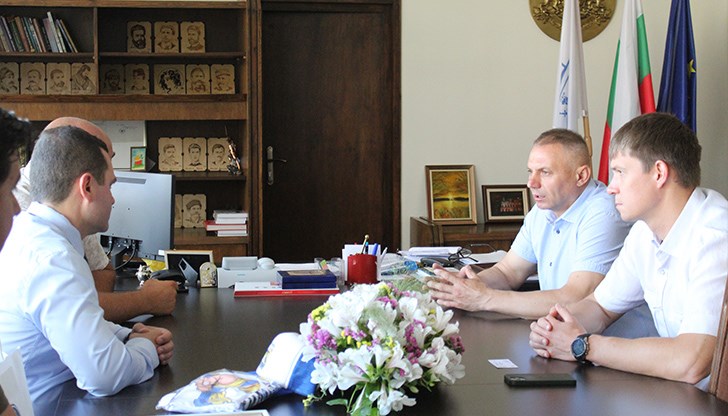 Президентът на СК по кану-каяк „Локомотив“ и вицепрезидентът на украинската федерация по кану-каяк на среща при кмета на град Русе
