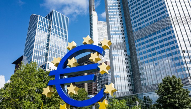 За сравнение, този дял в другите държави, които все още са извън еврозоната, е 38%. За сравнение, този дял в другите държави, които все още са извън еврозоната, е 38%.