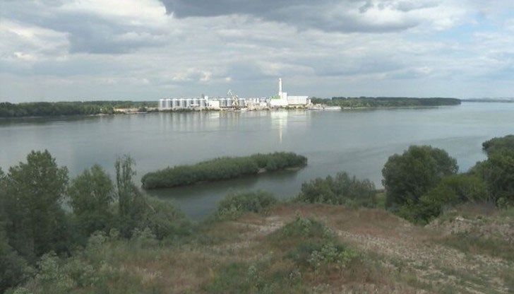Предстои и ремонт на българският участък от моста Русе-Гюргево, но той се бави заради обжалвания на обществената поръчка.