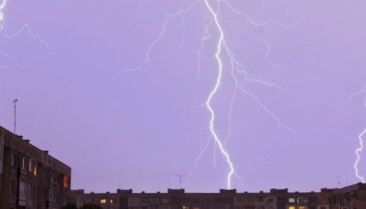 Сутрешната буря се сформира над Сърбия и бързо навлезе в България