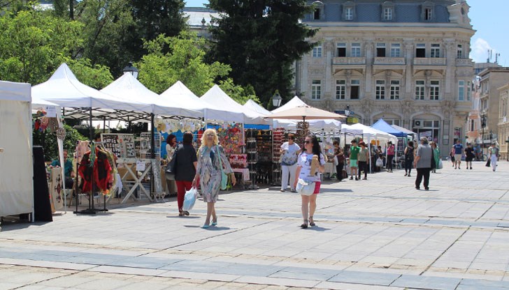 Вечерната програма включва концерти на „4etno“, „Идепея“ и Миро