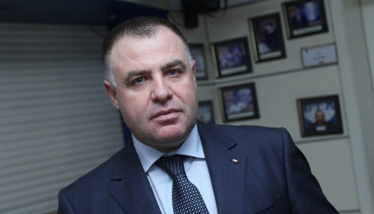 От думите му стана ясно, че такъв подпис е сложил неговият зам.-министър Цветан Димитров
