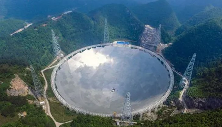Китай заяви, че гигантският му телескоп „Небесно око“ може да е засякъл признаци на извънземни цивилизации