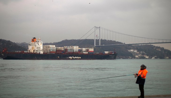 Пристанището е Бердянск, количеството е 7000 тона, направлението - "приятелска" за проруската администрация държава Пристанището е Бердянск, количеството е 7000 тона, направлението - "приятелска" за проруската администрация държава