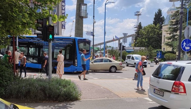 Тежка катастрофа се случи преди минути на входа на пристанище "Бургас" Тежка катастрофа се случи преди минути на входа на пристанище "Бургас"
