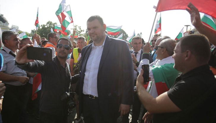 Депутатът е заедно с лидера на ДПС