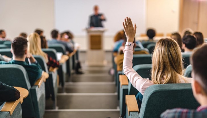 Държавата е платила 7 милиона лева, за да погаси станалите предсрочно изискуеми заеми Държавата е платила 7 милиона лева, за да погаси станалите предсрочно изискуеми заеми