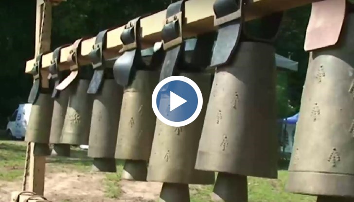 На сцената вчера и днес се изявяваха над 350 професионални изпълнители и самодейци – музиканти и танцьори