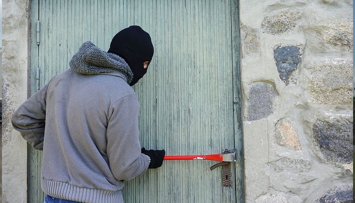 Извършител на взломна кражба е заловен от полицията във Ветово