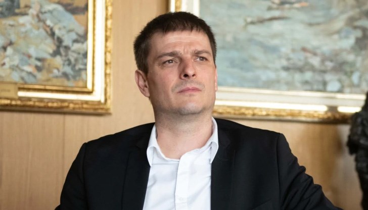 Новото ръководство на дружеството направи ревизия на всички договори, сключени от него Новото ръководство на дружеството направи ревизия на всички договори, сключени от него