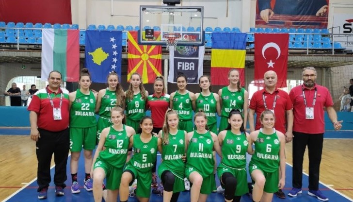 Русенките от СКБ „Дунав – Русе – 2016“ Ивета Петрова и Ина Димова също се разписаха Русенките от СКБ „Дунав – Русе – 2016“ Ивета Петрова и Ина Димова също се разписаха