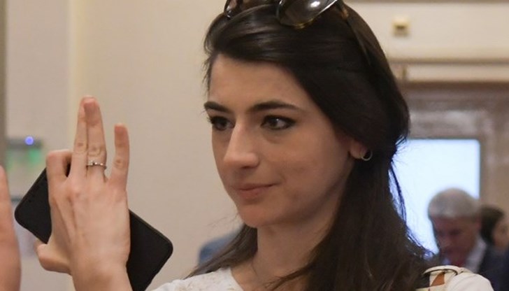 Тя живее с Мирослав Иванов, който е зам.-председател на Народното събрание