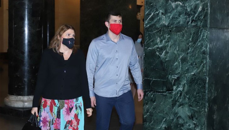 От присъдата не са доволни нито прокуратурата, нито роднините на журналиста, нито подсъдимият Кристиан Николов